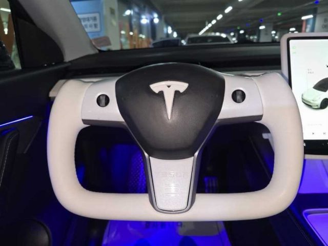 테슬라 모델 Y 롱 레인지 2021년 8월 중고차 사진 8