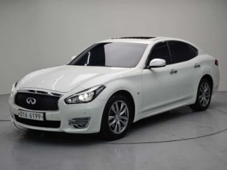 인피니티 Q70