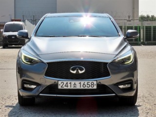 인피니티 Q30 2.0 에센셜 2019년 11월 중고차 외관