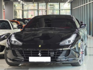 페라리 GTC4 루쏘