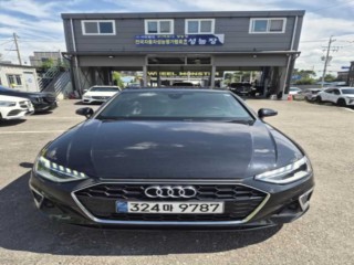 아우디 A4 (B9)