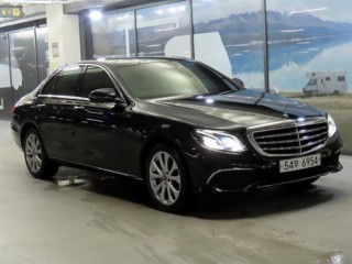 벤츠 E300 4MATIC 아방가르드 대표 사진