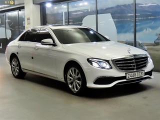 벤츠 E300 4MATIC 익스클루시브 대표 사진