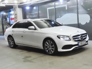 벤츠 E300 4MATIC 아방가르드 대표 사진
