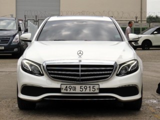 벤츠 E300 4MATIC 익스클루시브 대표 사진