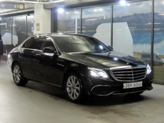 벤츠 E300 4MATIC 익스클루시브 대표 사진