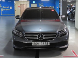벤츠 E300 4MATIC 아방가르드 대표 사진