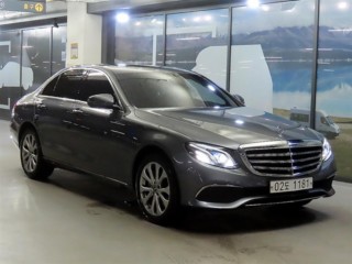 벤츠 E300 4MATIC 익스클루시브 스텐다드 대표 사진