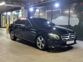 벤츠 E300 4MATIC 아방가르드 대표 사진