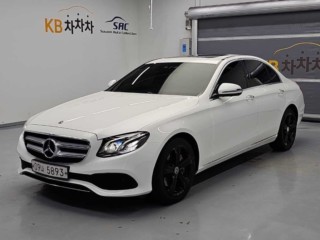 벤츠 E300 4MATIC 익스클루시브 대표 사진