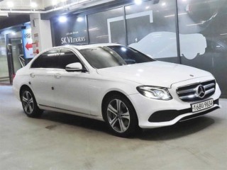벤츠 E300 4MATIC 아방가르드 대표 사진