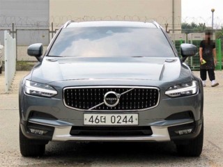 볼보 V90 크로스컨트리