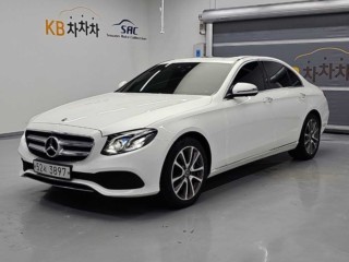 벤츠 E300 4MATIC 아방가르드 대표 사진