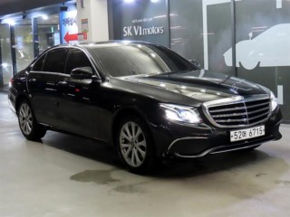 벤츠 E300 4MATIC 익스클루시브 대표 사진