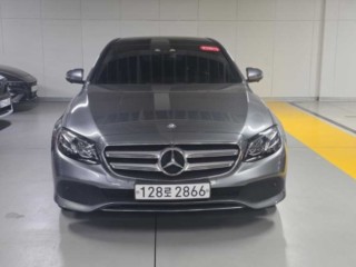 벤츠 E300 아방가르드 대표 사진