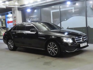 벤츠 E300 4MATIC 아방가르드 대표 사진