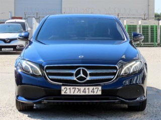 벤츠 E300 아방가르드 대표 사진