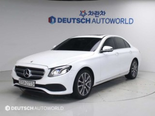 벤츠 E300 4MATIC 아방가르드 대표 사진