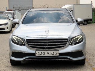 벤츠 E300 익스클루시브 대표 사진
