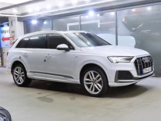 아우디 Q7 (4M)