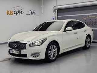 인피니티 Q70