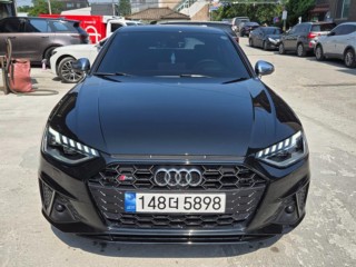 아우디 S4 (B9)