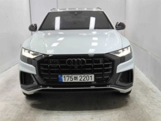 아우디 Q8