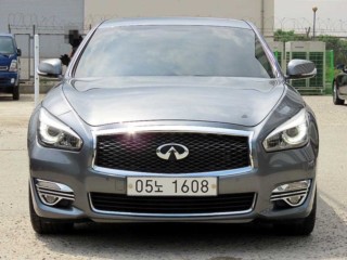 인피니티 Q70