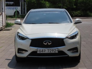 인피니티 Q30
