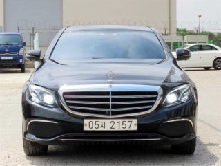 벤츠 E300 4MATIC 익스클루시브 대표 사진