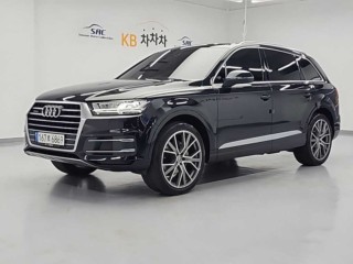 아우디 Q7 (4M)