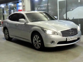 인피니티 Q70