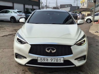 인피니티 Q30