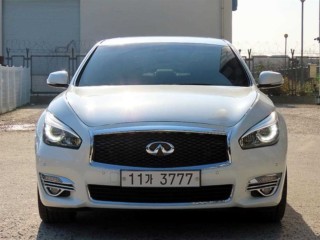 인피니티 Q70