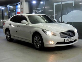 인피니티 Q70