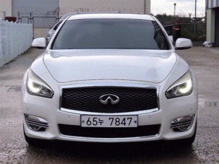 인피니티 Q70