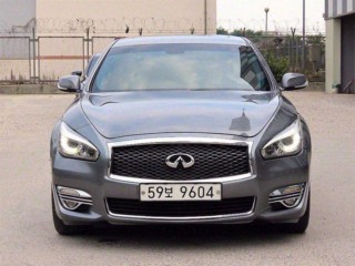 인피니티 Q70